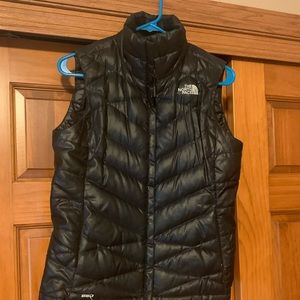 Black North face zip up vest